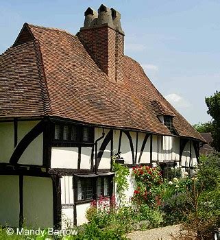 characteristics of tudor houses|how were tudor houses built.